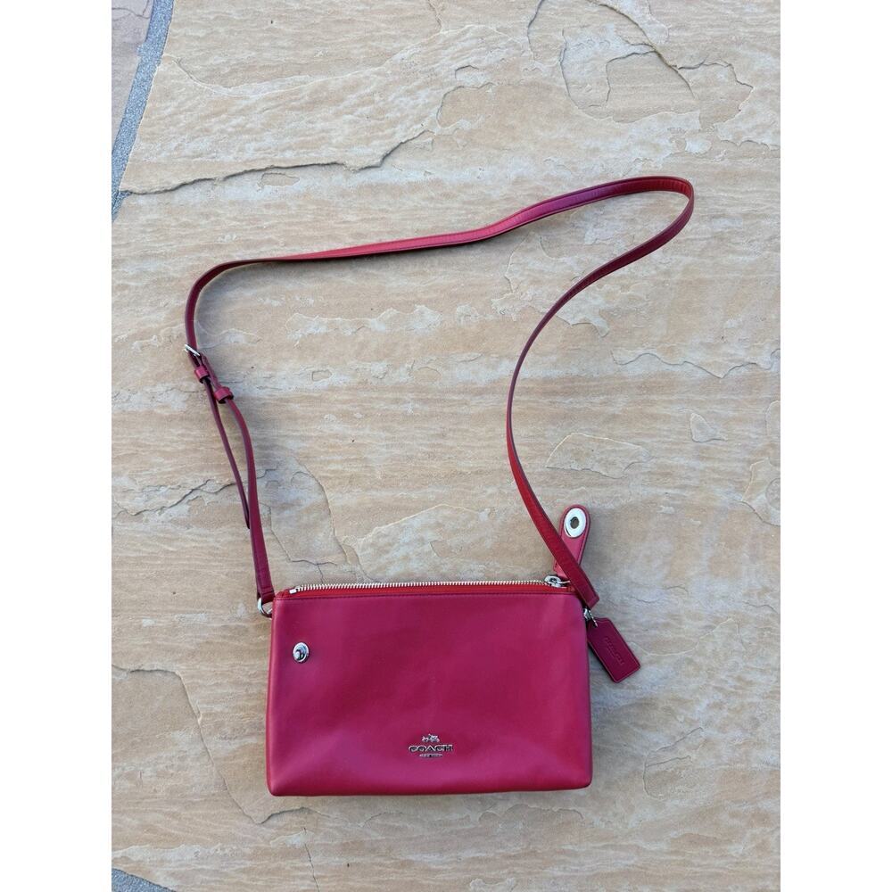COACH Red Shoulder Bag Pochette 20a